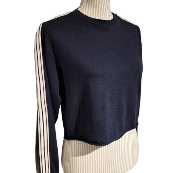 Aritzia Tops - TNA Aritzia | xxs | cropped top | stripped sleeves | Navy blue